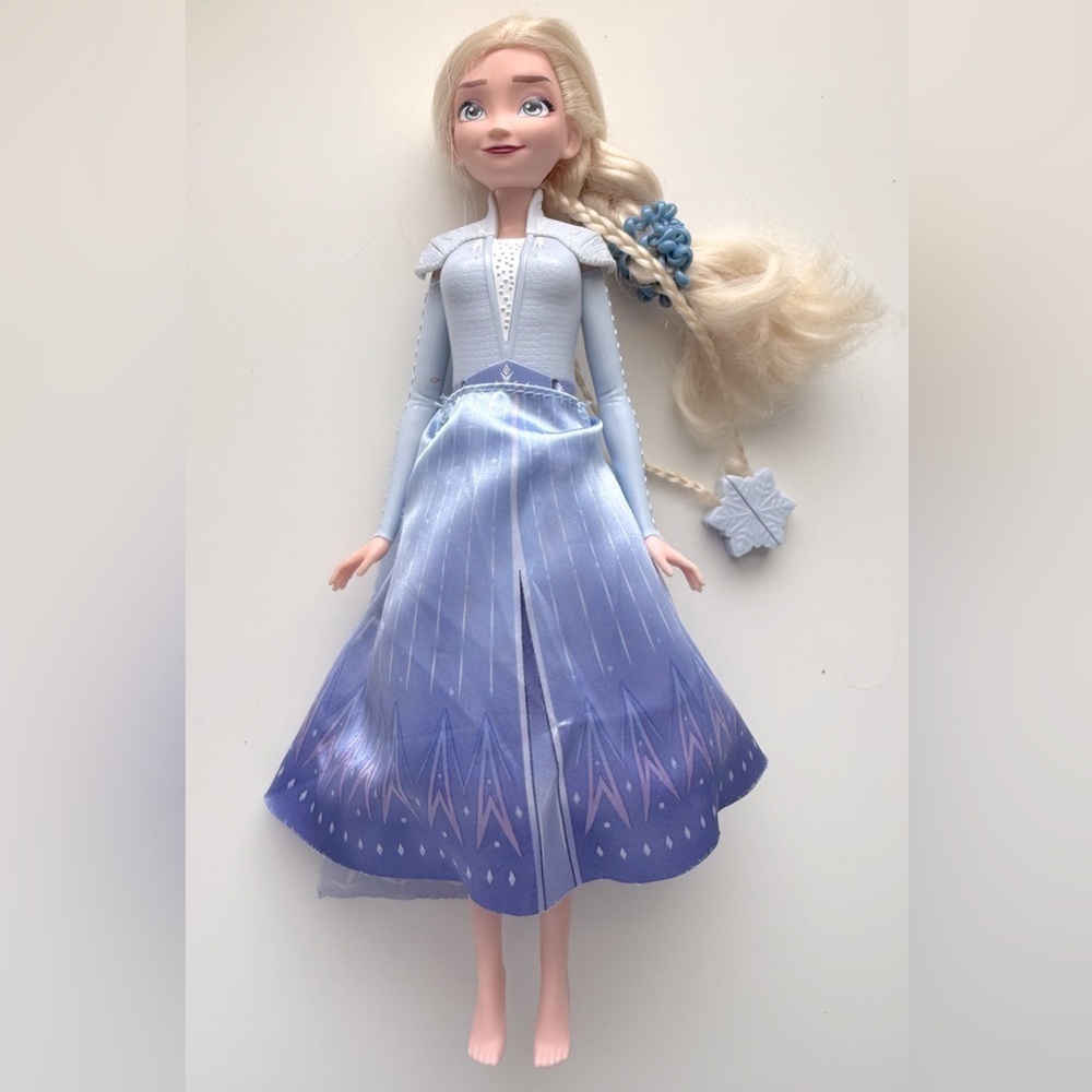 Disney's Frozen 2 Elsa's Transformation Fashion Doll